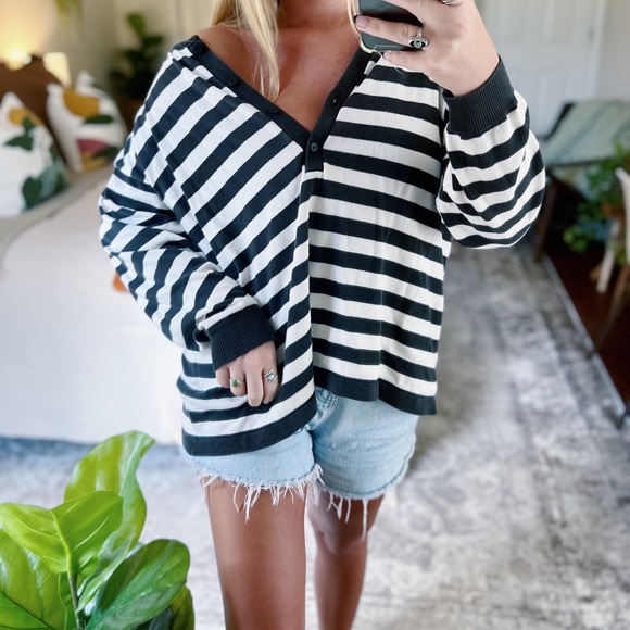 Vintage Sweaters - B&W Striped Henley Knit